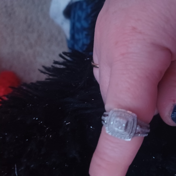 Elegant Silver Women's Ring - Picture 4 of 4